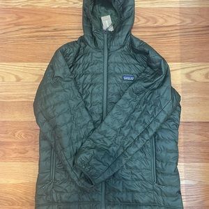 Men’s Patagonia Nanopuff jacket in desirable Kelp Forest color, size Large. NWT